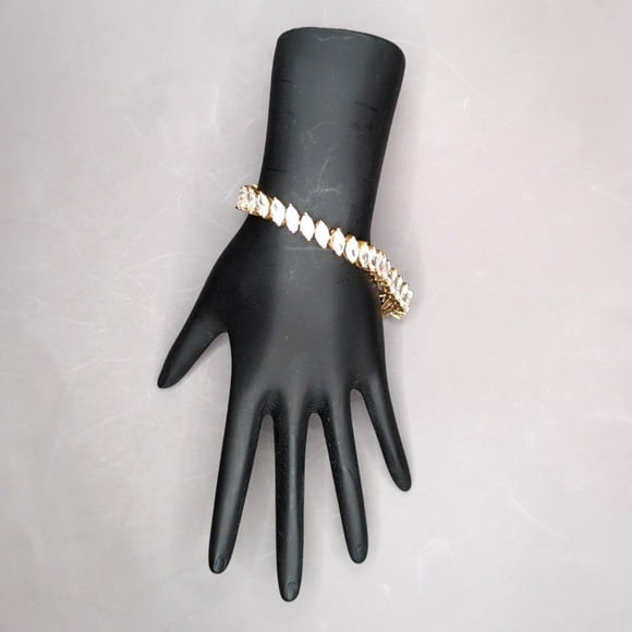 VTG Tennis Bracelet Marquise Cut Prong Set Cubic Zirconia Gold Tone Box Clasp - Picture 2 of 11